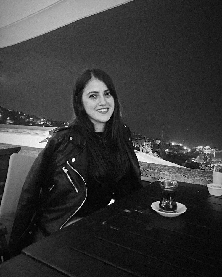 Esra KURT